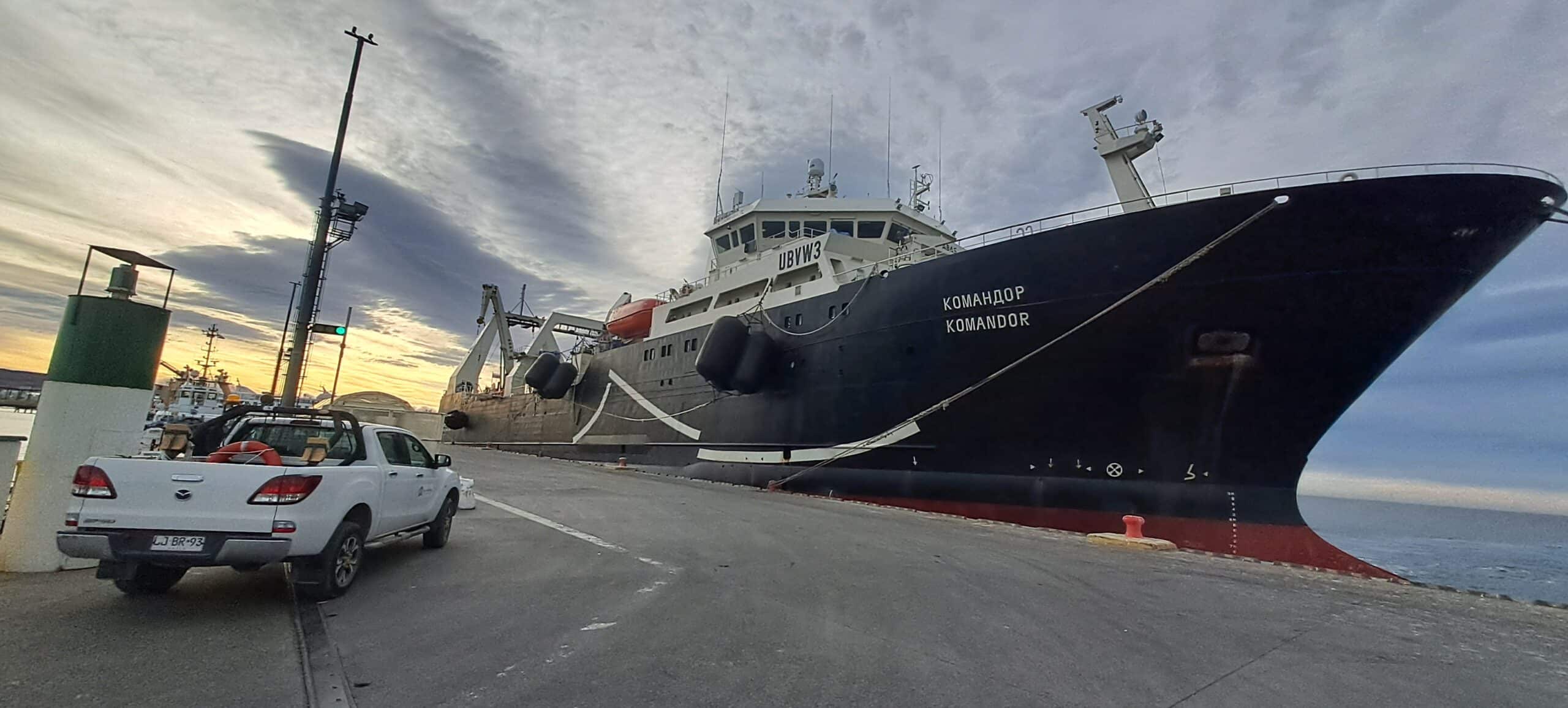 Ian Taylor agencia en Punta Arenas al buque factoría más grande que ha descargado harina de Krill en esa ciudad